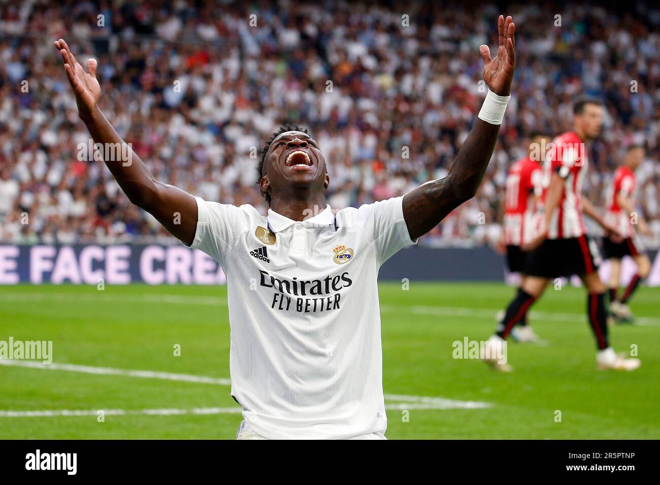 Vinicius Junior of Real Madrid CF reagiert auf das Spiel La Liga zwischen Real Madrid und Athletic Club, das am 4. Juni 2023 im Stadion Santiago Bernabeu in Madrid, Spanien, gespielt wurde. (Foto: Cesar Cebolla / Pressinphoto / Sipa USA) Stockfoto