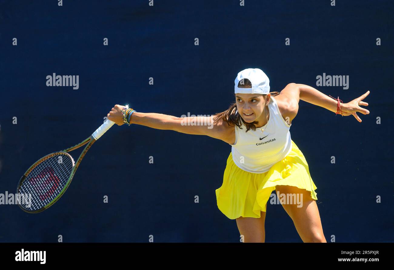 Emiliana Arango (Columbia) spielt in der ersten Qualifikationsrunde der Surbiton Tennis Trophäe. London, den 4. Juni 2023. Stockfoto