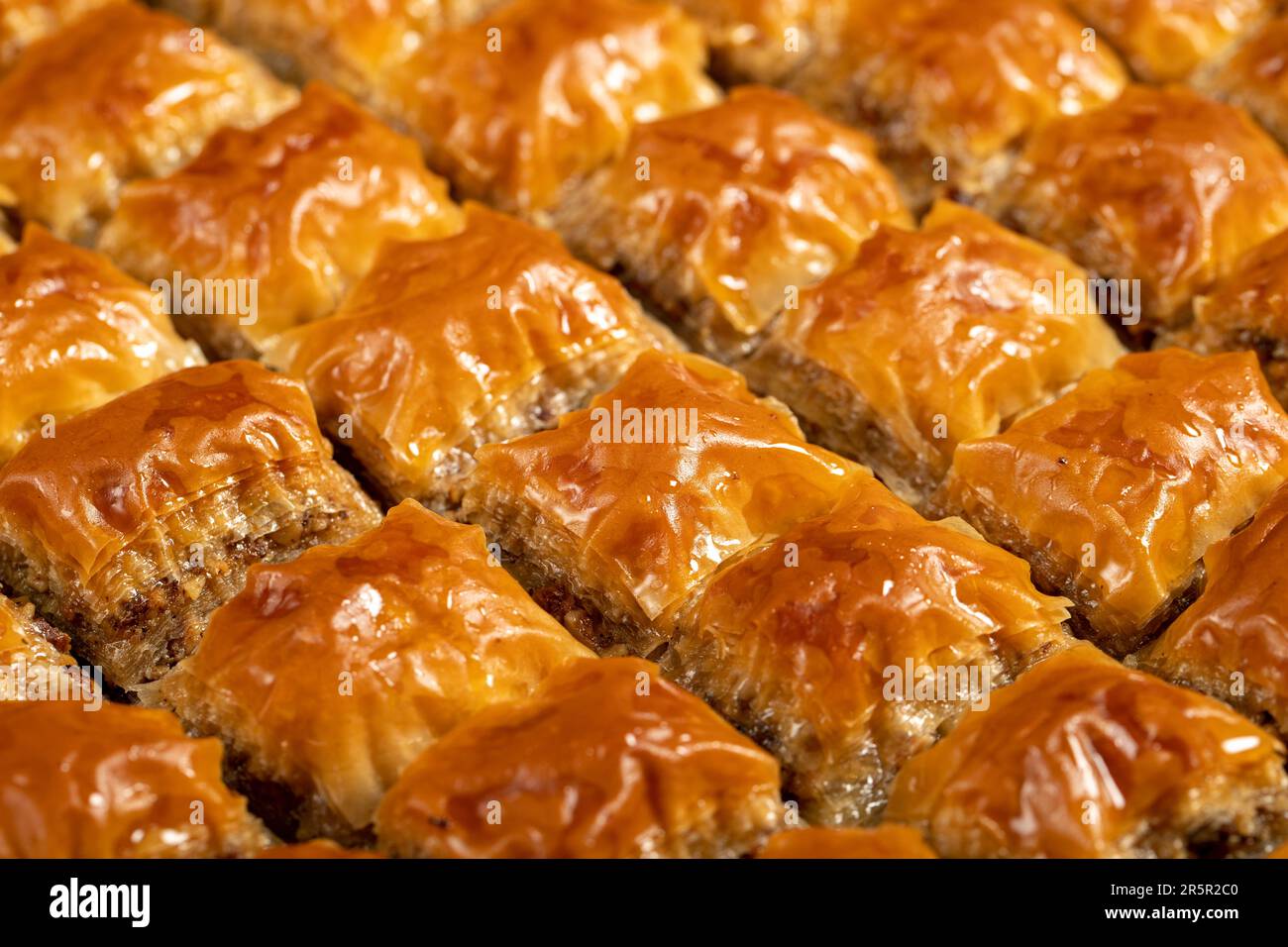 Türkisches Baklava. Butter-Walnuss-Baklava. Türkische Köstlichkeiten. Schließen Stockfoto