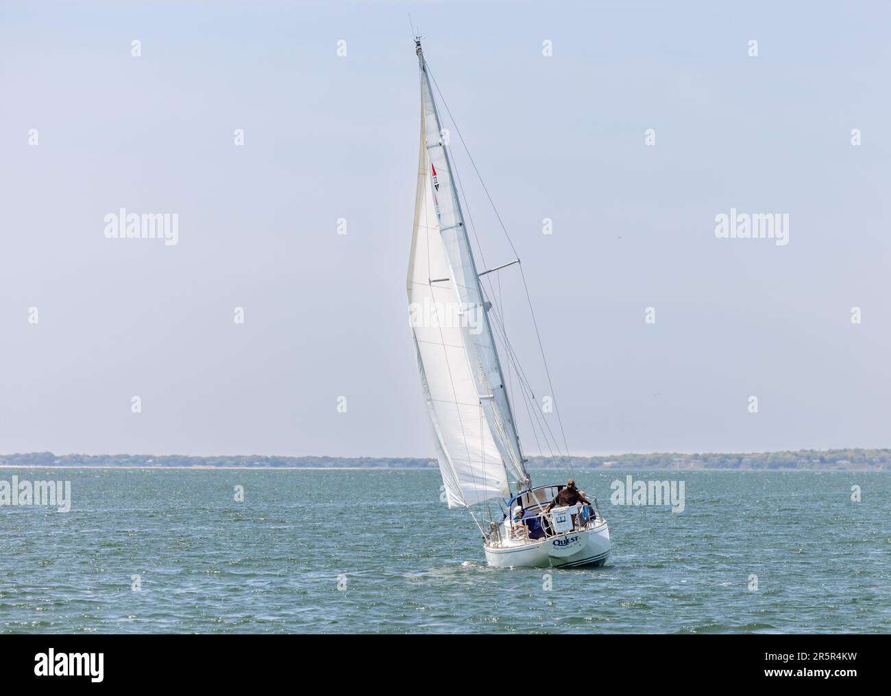 Segelboot, Suche unter Segel vor Shelter Island, ny Stockfoto