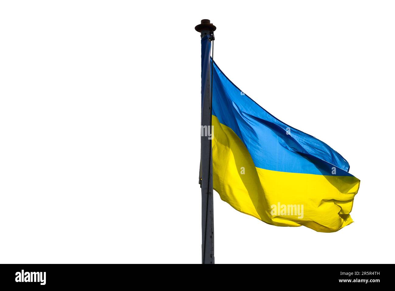 Amsterdam, Niederlande. Mai 2022. Die Flagge der Ukraine weht im Wind. Isoliert auf weißem Hintergrund. Hochwertiges Foto Stockfoto