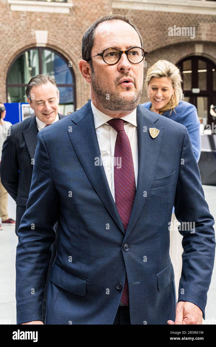 Justizminister Vincent Van Quickenborne hat sich im Vorfeld eines Treffens der "Koalition der europäischen Länder gegen schwere und organisierte Kriminalität" am Montag, den 05. Juni 2023 in Antwerpen vorgestellt. Belgien, Frankreich, Deutschland, Italien, die Niederlande und Spanien bündeln ihre Kräfte im Kampf gegen die organisierte Kriminalität, insbesondere die Drogenkriminalität. Während des Treffens wird ein Status für die Umsetzung des mehrjährigen Aktionsplans festgelegt, der die konkrete Umsetzung der von den 6 Ländern im Oktober 2022 eingegangenen Ziele darstellt. BELGA FOTO JONAS ROOSENS Stockfoto