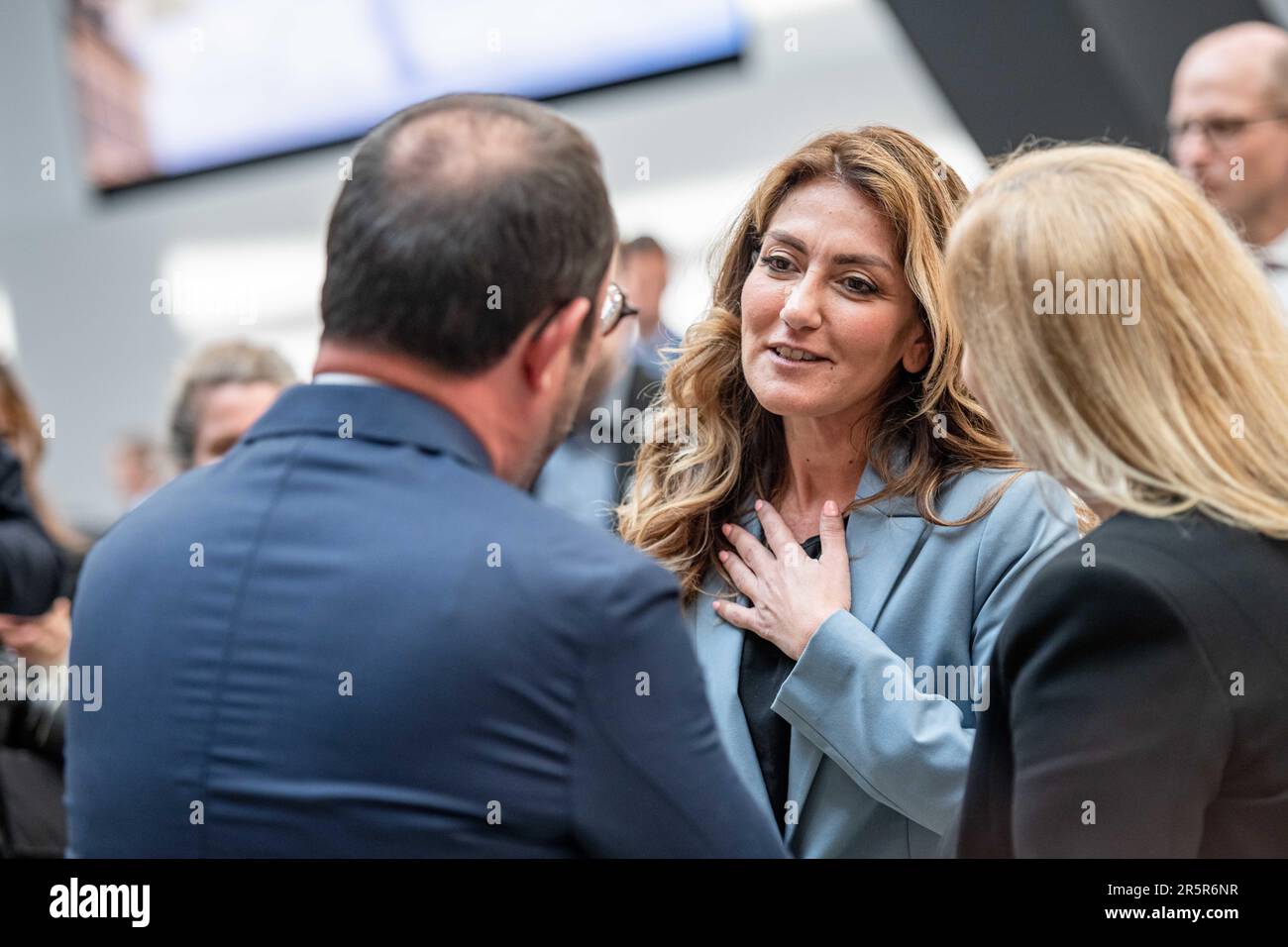 Der niederländische Justiz- und Sicherheitsminister Dilan Yesilgoz - Zegerius trifft am Montag, den 05. Juni 2023 in Antwerpen zu einem Treffen der "Koalition der europäischen Länder gegen schwere und organisierte Kriminalität" ein. Belgien, Frankreich, Deutschland, Italien, die Niederlande und Spanien bündeln ihre Kräfte im Kampf gegen die organisierte Kriminalität, insbesondere die Drogenkriminalität. Während des Treffens wird ein Status für die Umsetzung des mehrjährigen Aktionsplans festgelegt, der die konkrete Umsetzung der von den 6 Ländern im Oktober 2022 eingegangenen Ziele darstellt. BELGA FOTO JONAS ROOSENS Stockfoto