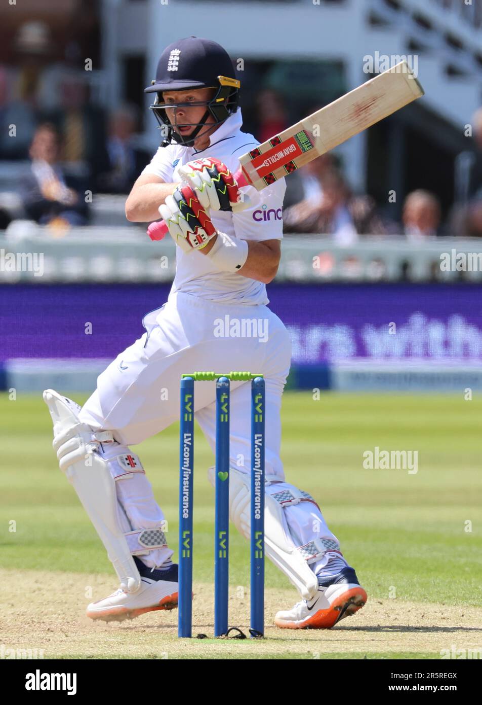 Englands Ollie Pope (Surrey) beim Test Match Series Day Two of 4 Match zwischen England und Irland auf Lord's Cricket Ground, London On Stockfoto