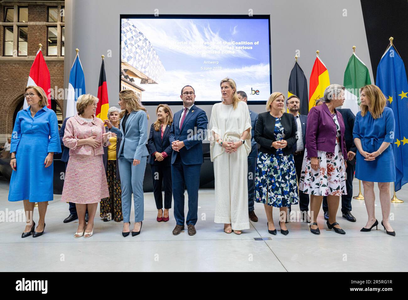 Anne Milgram, Verwaltungsrätin der Drogenbehörde, und die belgische drogenkommissarin Anna Van Wymersch, Europol-Exekutivdirektorin, belgische Catherine De Bolle, niederländische Justiz- und Sicherheitsministerin Dilan Yesilgoz - Zegerius, Justizminister Vincent Van Quickenborne, Innenminister Annelies Verlinden, eu-innenkommissarin Ylva Johansson, Die deutsche Innenministerin Nancy Faeser und die Verwaltungsrätin der Drogenbehörde Anne Milgram stellen sich auf einem Treffen der "Koalition der europäischen Länder gegen schwere und organisierte Kriminalität" in Antw Stockfoto