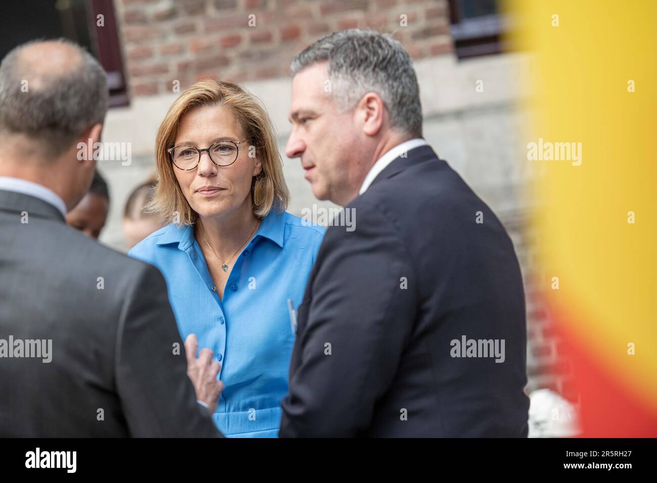 Die belgische nationale drogenkommissarin ine Van Wymersch wird am Montag, den 05. Juni 2023 in Antwerpen auf einem Treffen der "Koalition der europäischen Länder gegen schwere und organisierte Kriminalität" vorgestellt. Belgien, Frankreich, Deutschland, Italien, die Niederlande und Spanien bündeln ihre Kräfte im Kampf gegen die organisierte Kriminalität, insbesondere die Drogenkriminalität. Während des Treffens wird ein Status für die Umsetzung des mehrjährigen Aktionsplans festgelegt, der die konkrete Umsetzung der von den 6 Ländern im Oktober 2022 eingegangenen Ziele darstellt. BELGA FOTO JONAS ROOSENS Stockfoto