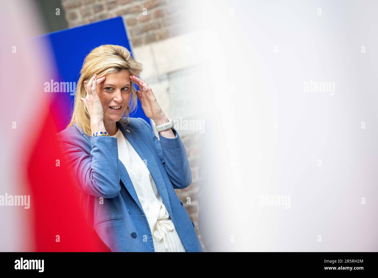 Innenminister Annelies Verlinden wird am Montag, den 05. Juni 2023 in Antwerpen auf einer Tagung der "Koalition der europäischen Länder gegen schwere und organisierte Kriminalität" gesehen. Belgien, Frankreich, Deutschland, Italien, die Niederlande und Spanien bündeln ihre Kräfte im Kampf gegen die organisierte Kriminalität, insbesondere die Drogenkriminalität. Während des Treffens wird ein Status für die Umsetzung des mehrjährigen Aktionsplans festgelegt, der die konkrete Umsetzung der von den 6 Ländern im Oktober 2022 eingegangenen Ziele darstellt. BELGA FOTO JONAS ROOSENS Stockfoto