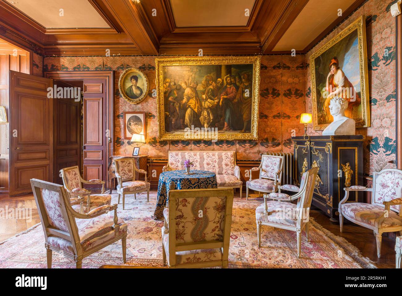 Frankreich, Indre et Loire, Loire-Tal, das von der UNESCO zum Weltkulturerbe erklärt wurde, beschriftete Montrésor die schönsten Dörfer Frankreichs, das Schloss, das Wohnzimmer im Stil des zweiten Reiches mit einer Leinwand, die Veronese zugeschrieben wurde, in der ein Selbstporträt versteckt ist Stockfoto