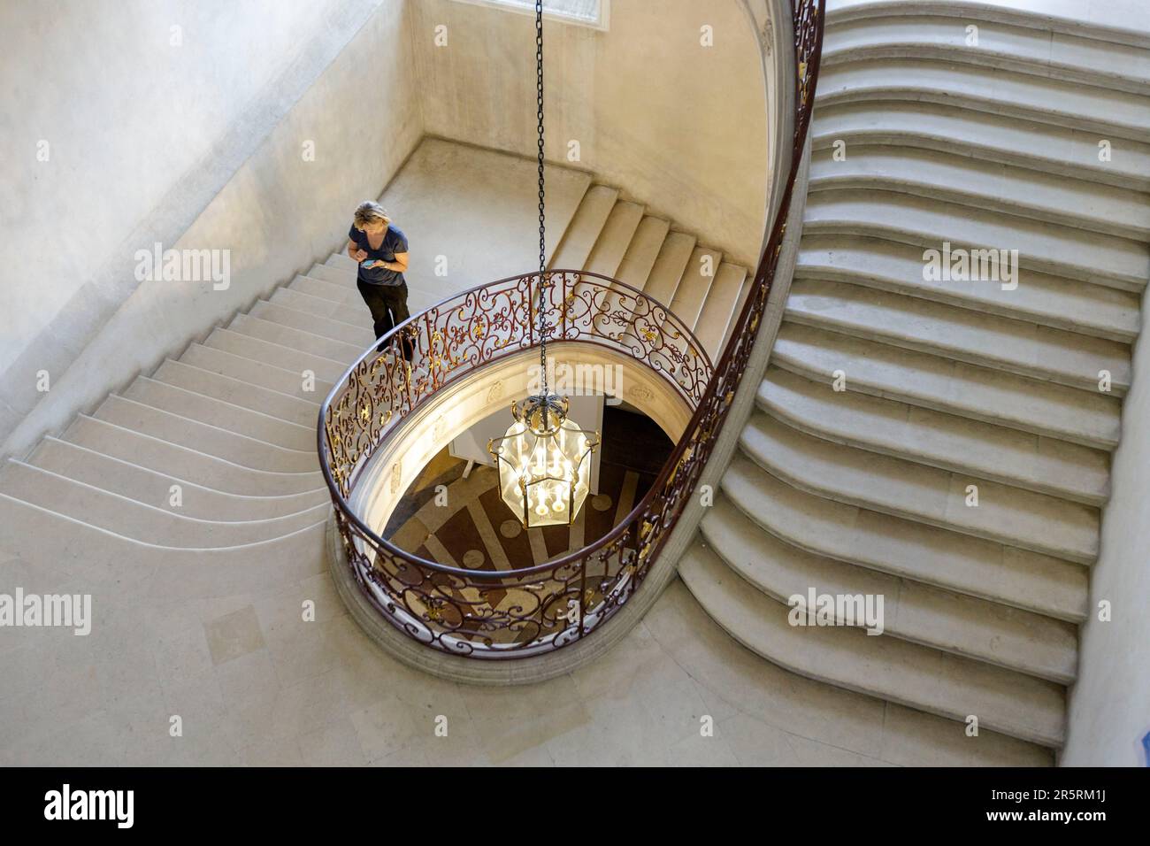Frankreich, Meurthe et Moselle, Pont à Mousson, Premontres Abteikirche, auch Sainte Marie majeure genannt, erbaut im 18. Jahrhundert heute Centre Culturel de Lorraine (lothringisches Kulturzentrum), die ovale Treppe auch große Treppe Stockfoto
