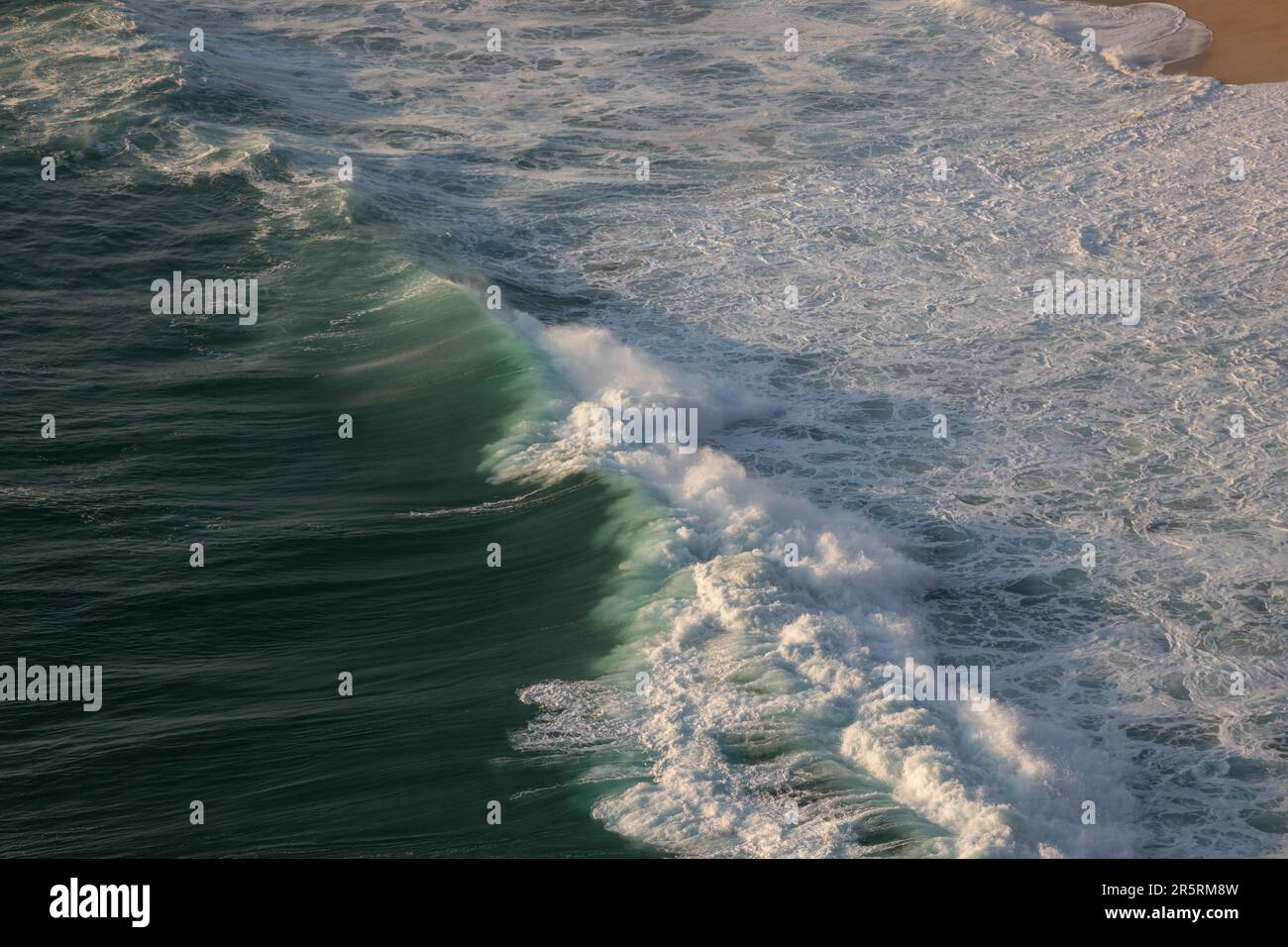 Nazare ist eine Stadt am Atlantischen Ozean in Portugal Stockfoto