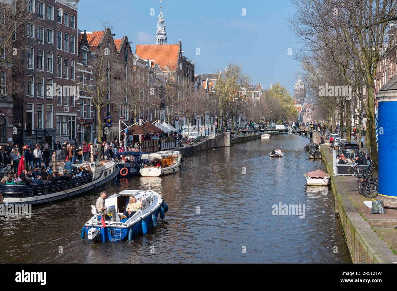 Niederlande, Amsterdam, Kanäle und Stadtleben Stockfoto