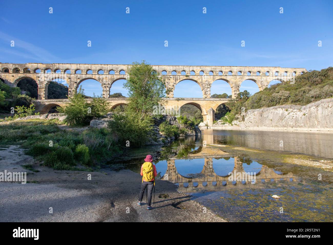 Frankreich, Gard, Vers-Pont-du-Gard, der Pont du Gard, der von der UNESCO zum Weltkulturerbe erklärt wurde, große Stätte Frankreichs, römisches Aquädukt aus dem 1. Jahrhundert, das über den Gardon ragt Stockfoto