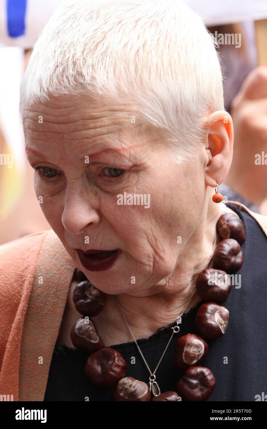 Die britische Modedesignerin Vivienne Westwood marschiert gemeinsam mit Zehntausenden durch die Straßen Londons vor dem UN-Notfallgipfel zum Klimawandel. 21.09.2014 Stockfoto
