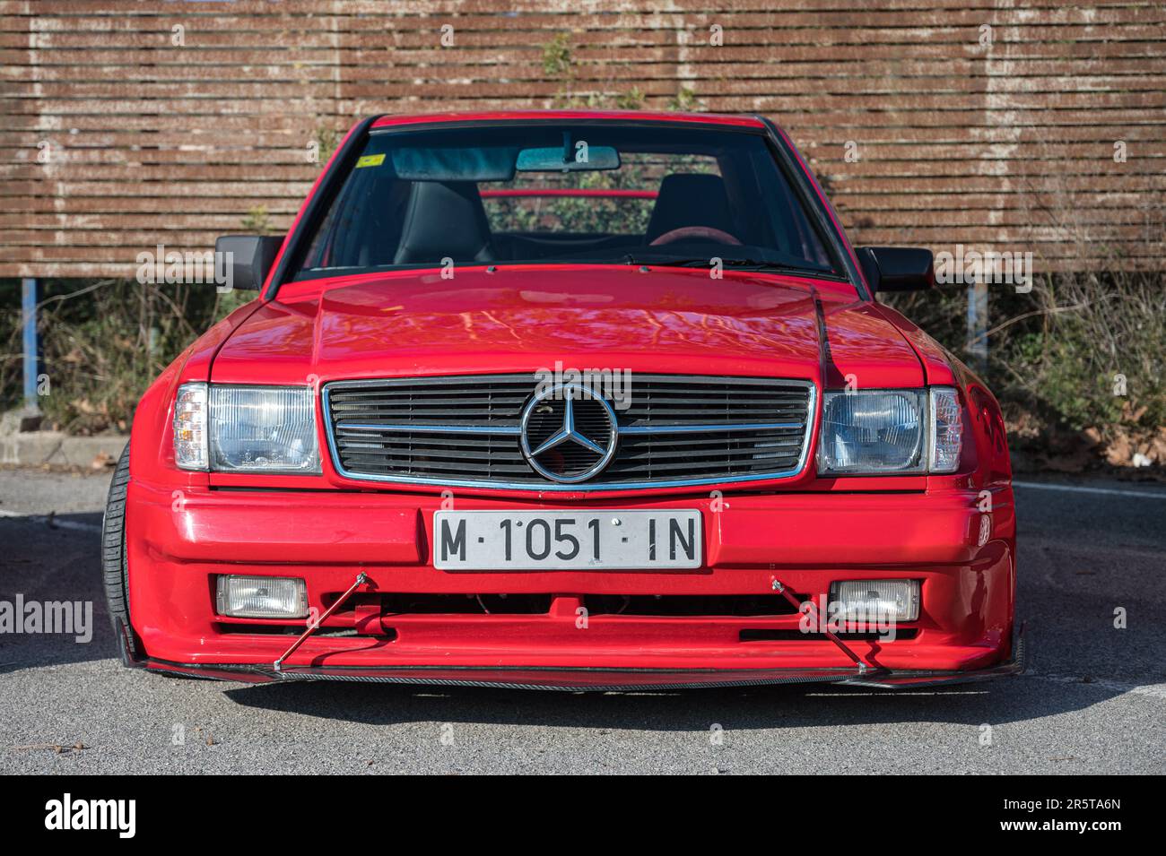 Vorderansicht exklusiver Mercedes Benz 190 W201 mit KHL Langenberg Rennset Stockfoto