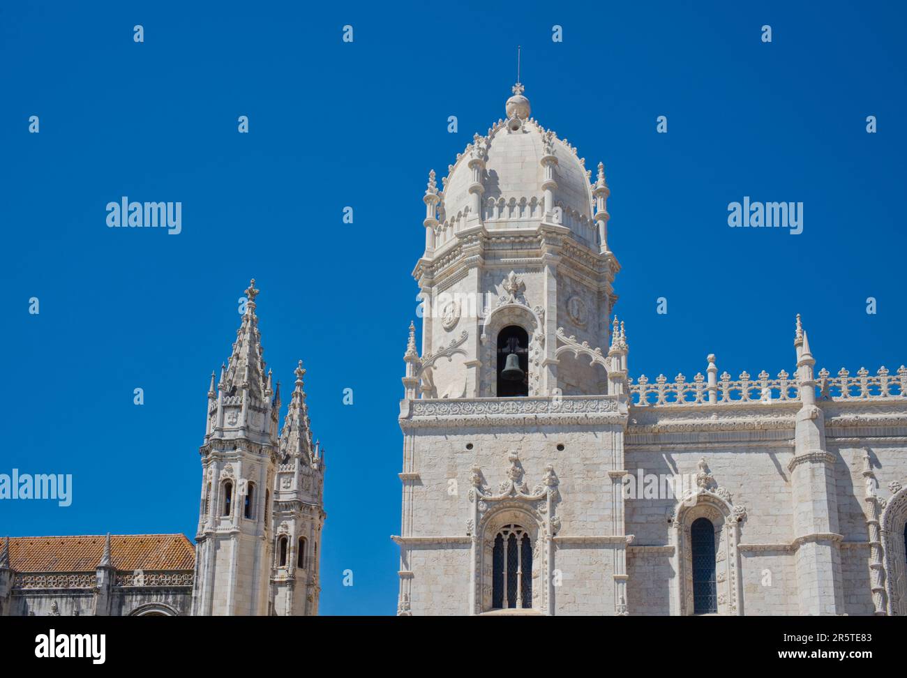 Der Außenturm des Klosters Jerónimos im Stadtteil Bélem von Lissabon Stockfoto