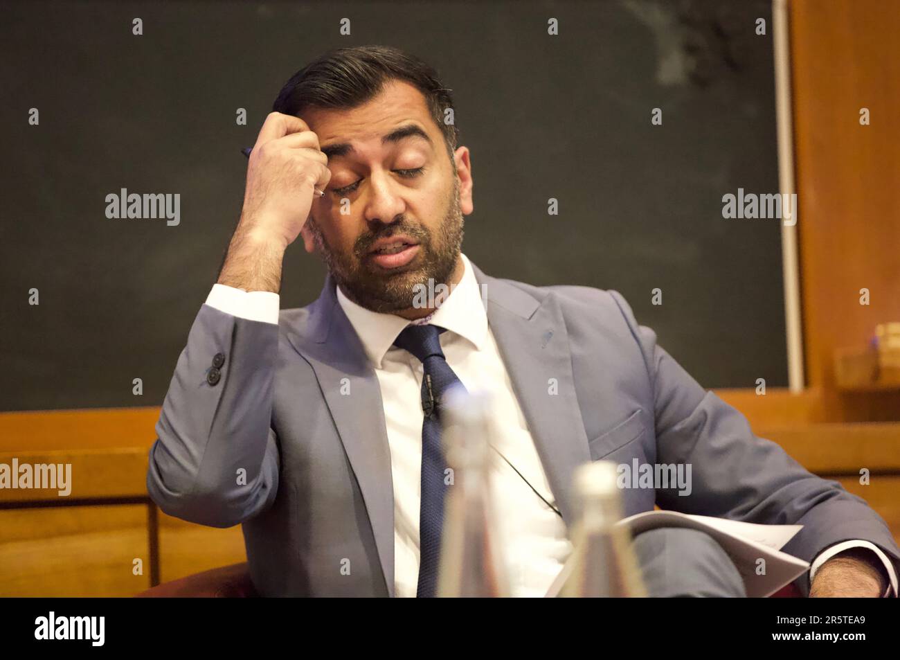 Edinburgh, Vereinigtes Königreich, Juni 5. 2023: Schottlands erster Minister Humza Yousaf beantwortet Fragen von Wirtschaftsvertretern im SCDI Forum, RBS Business School, Edinburgh. Bild: Terry Murden / Alamy Live Stockfoto