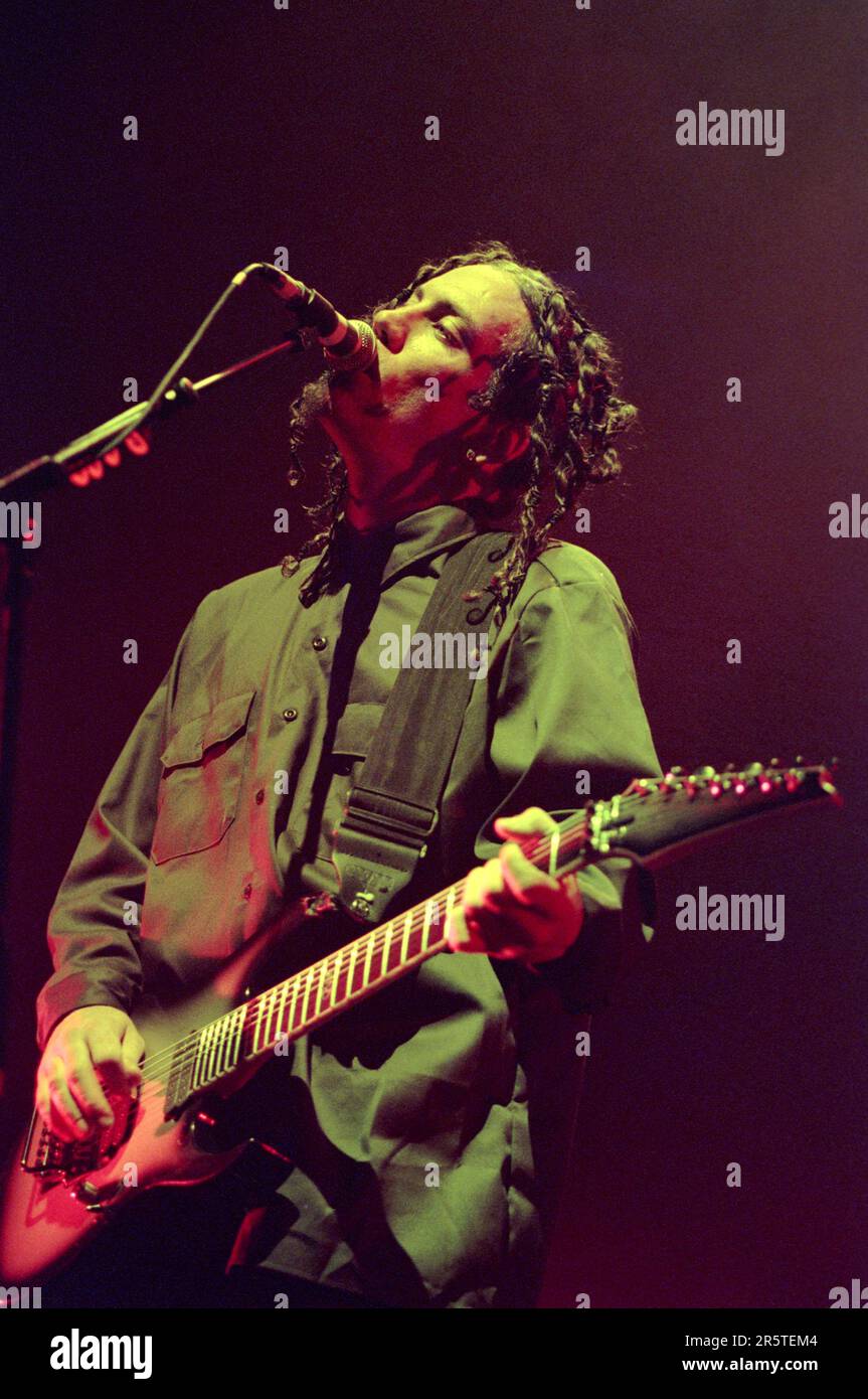 Mailand Italien 2000-05-12 : James 'Munky' Shaffer Gitarrist des Korn im Forum Assago Stockfoto