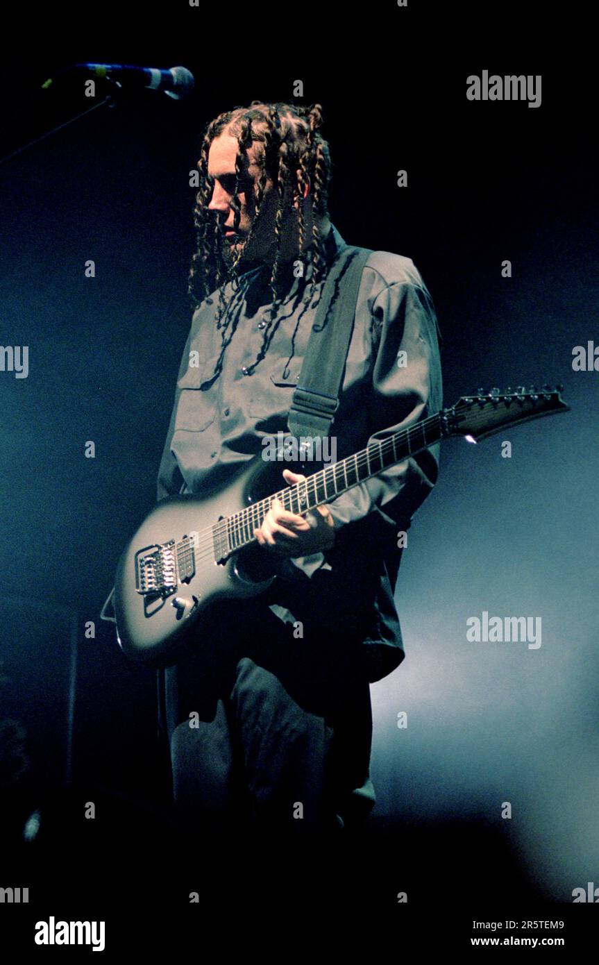 Mailand Italien 2000-05-12 : James 'Munky' Shaffer Gitarrist des Korn im Forum Assago Stockfoto