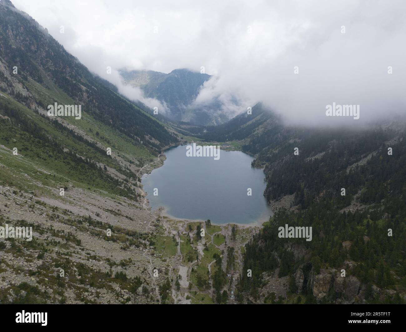 Gaube-See auf Französisch ist Lac de Gaube ein See in den französischen Pyrenäen, im Departement Hautes Pyrenäen, in der Nähe der Stadt Cauterets. Stockfoto