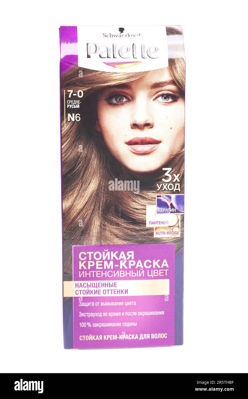Moskau, Russland, 5. Juni 2023: Palette intensive Farbe lang anhaltende Creme Haarfarbe, mittelblond natürliche Blondine. Stockfoto