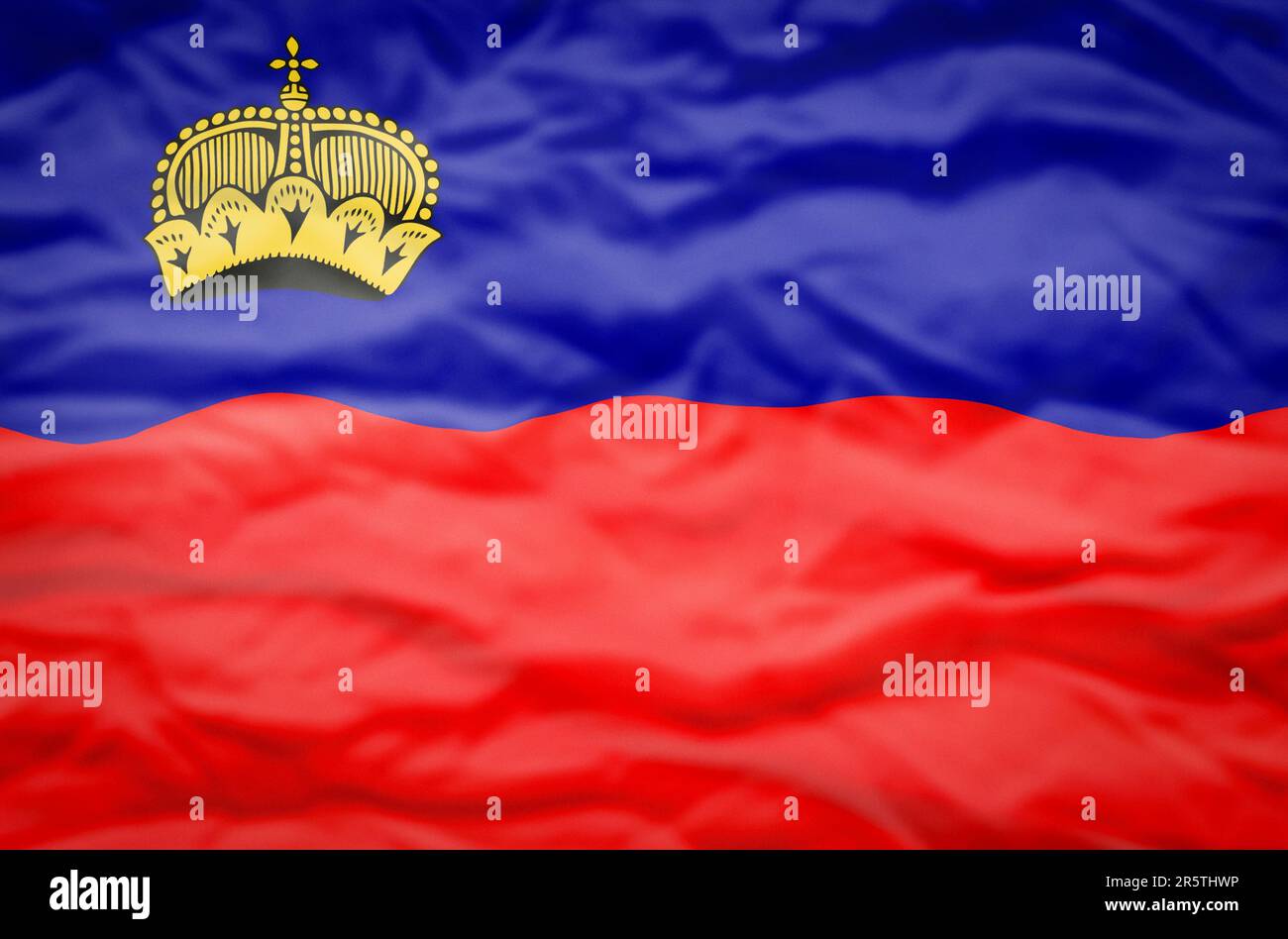Liechtensteinische Flagge auf welligem Hintergrund. Die Wellenflagge Liechtensteins füllt den Rahmen. Stockfoto