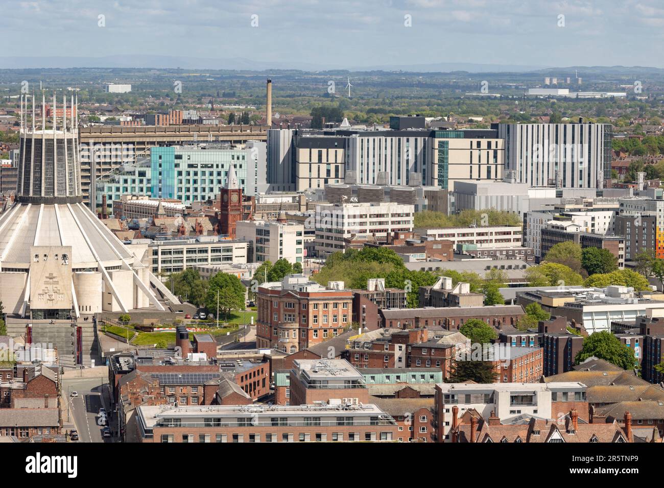 Liverpool, vereinigtes Königreich 16. Mai 2023 Luftaufnahme von Liverpool mit der Kathedrale in England Stockfoto