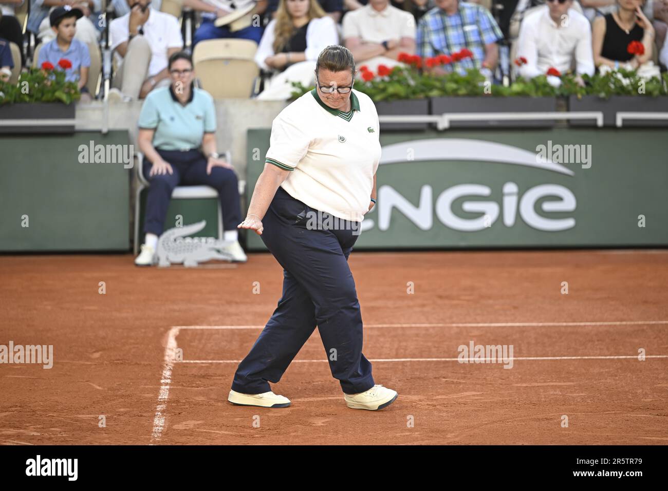 Ein Schiedsrichter beim Grand-Slam-Tennisturnier der French Open am 4. Juni 2023 im Roland-Garros-Stadion in Paris, Frankreich. Foto Victor Joly/DPPI – Foto: Victor Joly/DPPI/LiveMedia Stockfoto