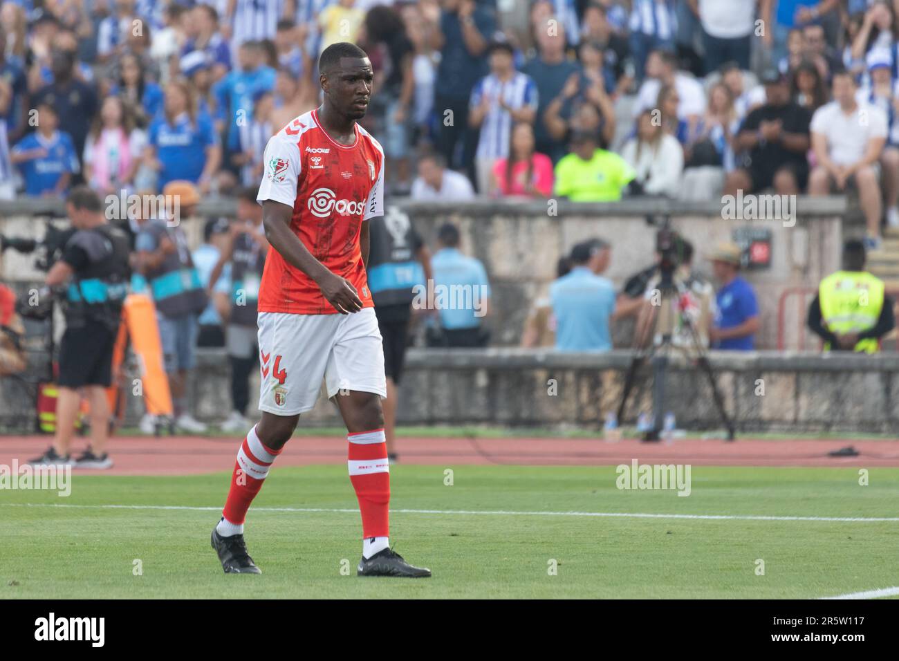 Lissabon, Portugal. 04. Juni 2023. Lissabon, Portugal. Bragas Verteidiger von France Sikou Niakate (4) in Aktion während des Finales des portugiesischen Pokals Braga gegen Porto Credit: Alexandre de Sousa/Alamy Live News Stockfoto