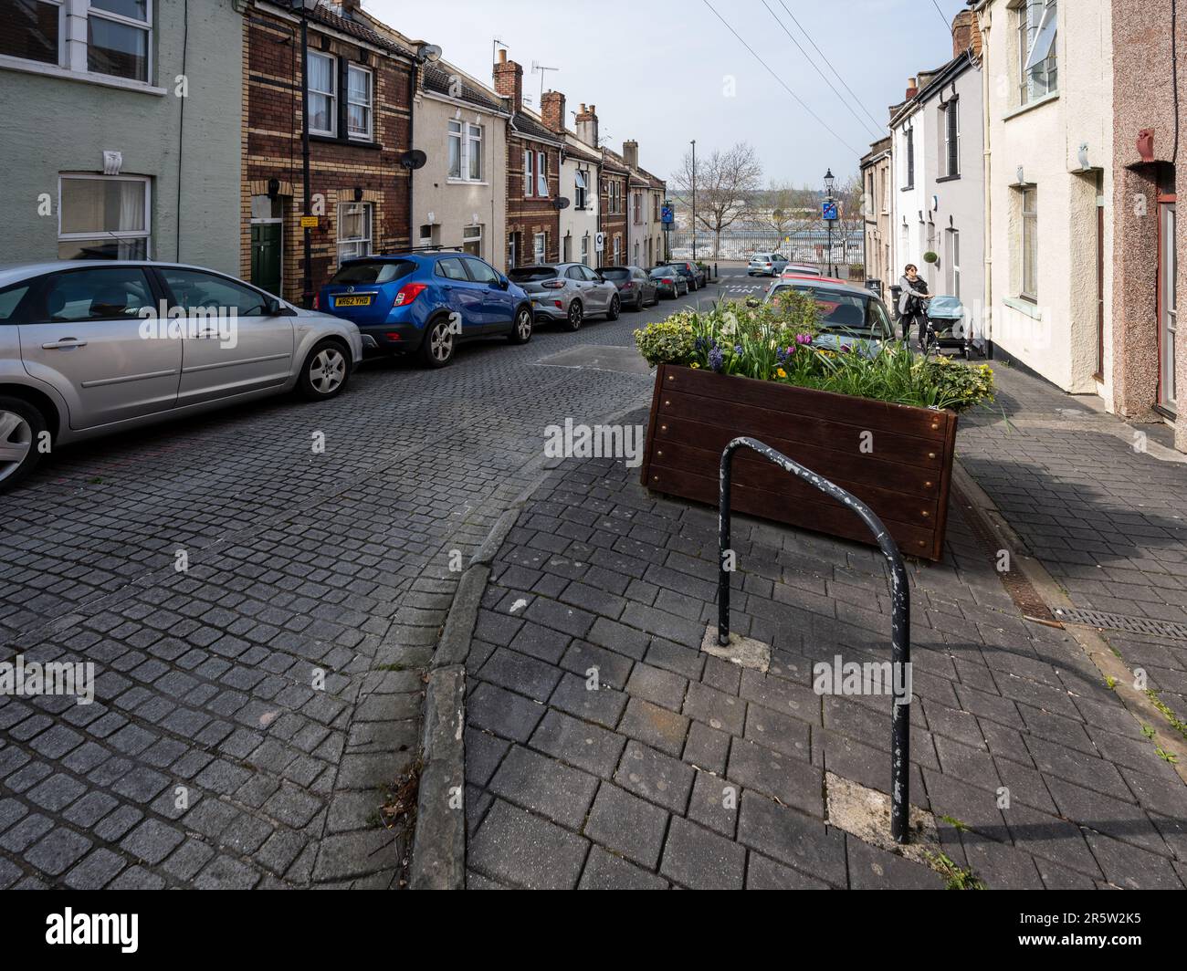 Eine „Heimatzone“ hat die Nachbarschaft von Terrassenhäusern in Bristol beruhigt. Stockfoto
