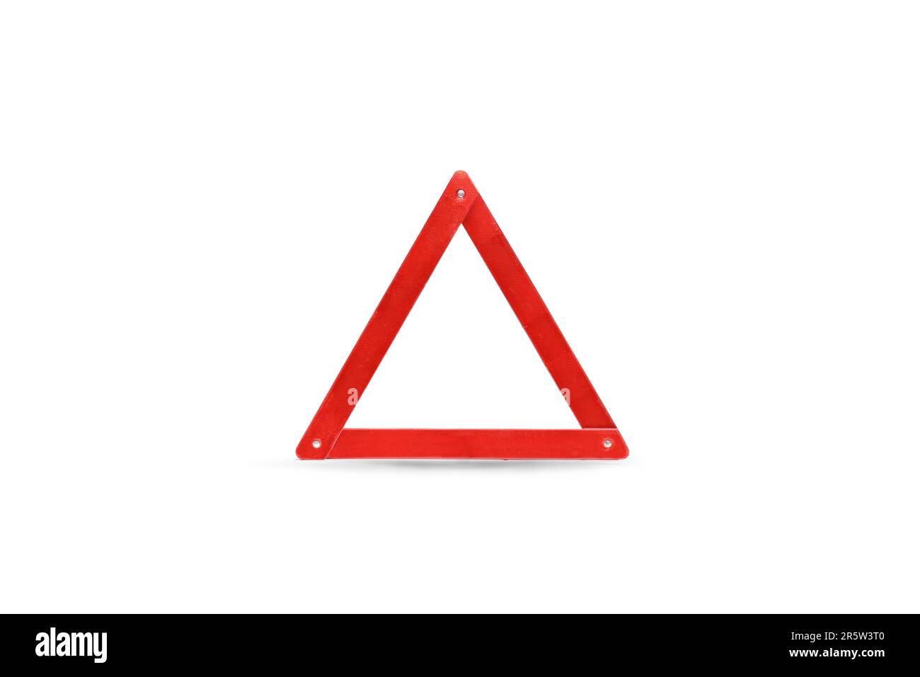 Rotes Dreieck Not-aus-Schild isoliert auf weißem Hintergrund Stockfoto
