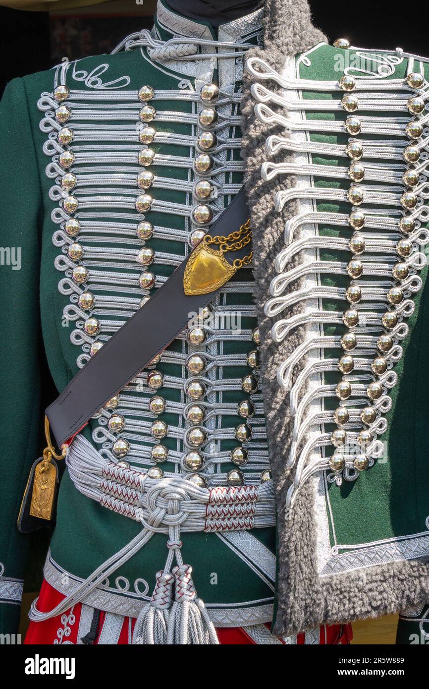 Grüne ungarische Hussar-Uniform aus dem 19. Jahrhundert Stockfoto