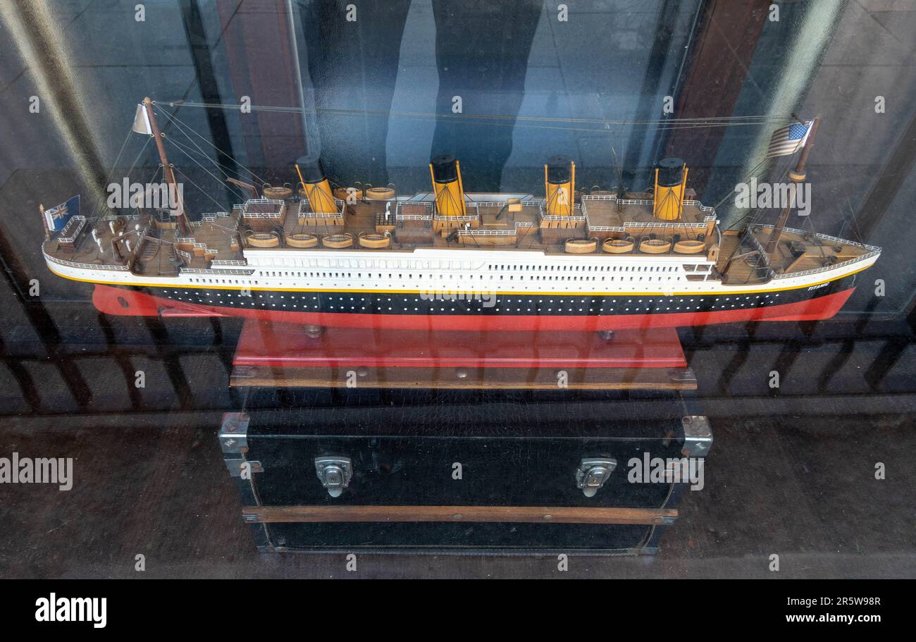 Modell der Titanic in einem Fenster des alten Cunard-Hauptquartiers in Liverpool Stockfoto