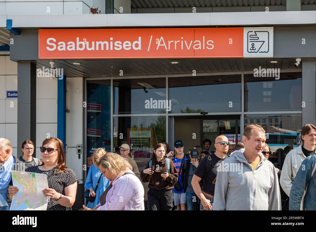 Ankunft von Passagieren oder Touristen am Terminal A im Passagierhafen Tallinn, Estland Stockfoto