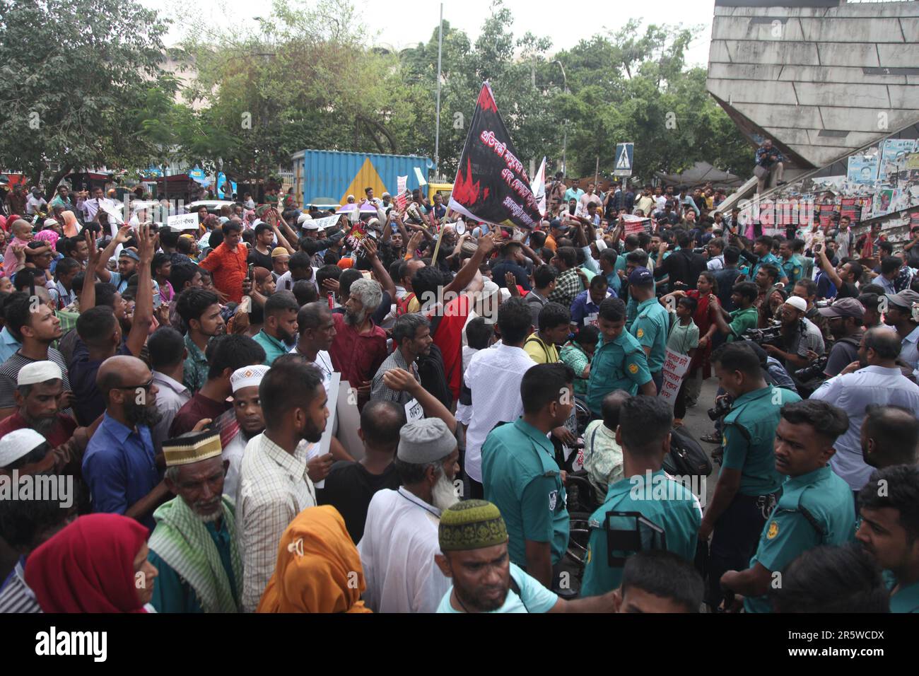 Dhaka Bangladesch 04may2023, körperbehinderte Bühnendemonstration in Shahbagh in der Stadt am Sonntag Presse für ihre 11 Punkte Forderung einschließlich und Increre Stockfoto