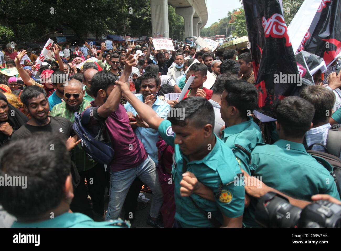 Dhaka Bangladesch 04may2023, körperbehinderte Bühnendemonstration in Shahbagh in der Stadt am Sonntag Presse für ihre 11 Punkte Forderung einschließlich und Increre Stockfoto