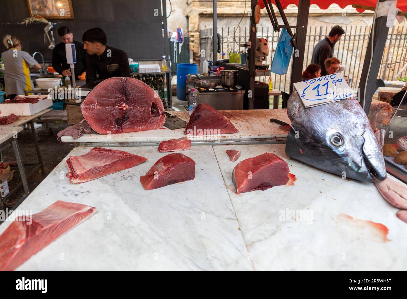 Thunfischsteaks auf der Piazza Ballaro Market Palermo Sizilien Stockfoto