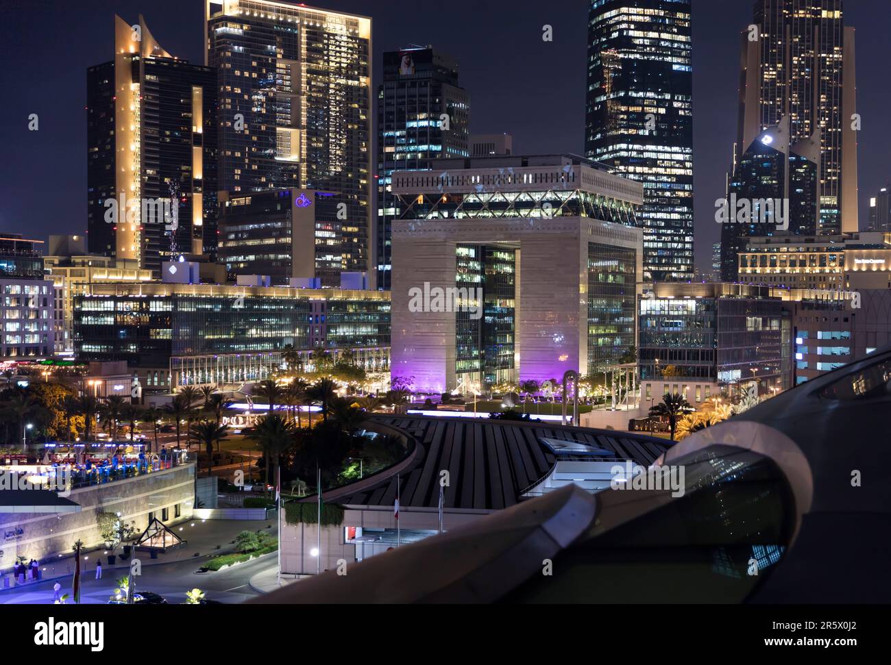 Dubai, Vereinigte Arabische Emirate, nächtliches Stadtbild des Finanzviertels aus dem Museum der Zukunft Stockfoto