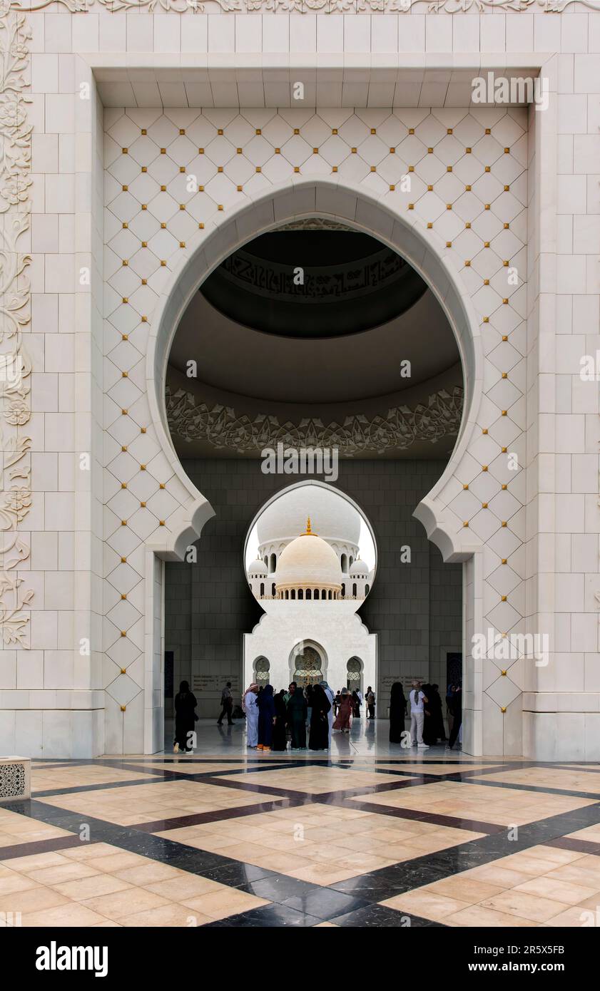Eintritt zur Scheich-Zayid-Moschee, Abu Dhabi VAE Stockfoto