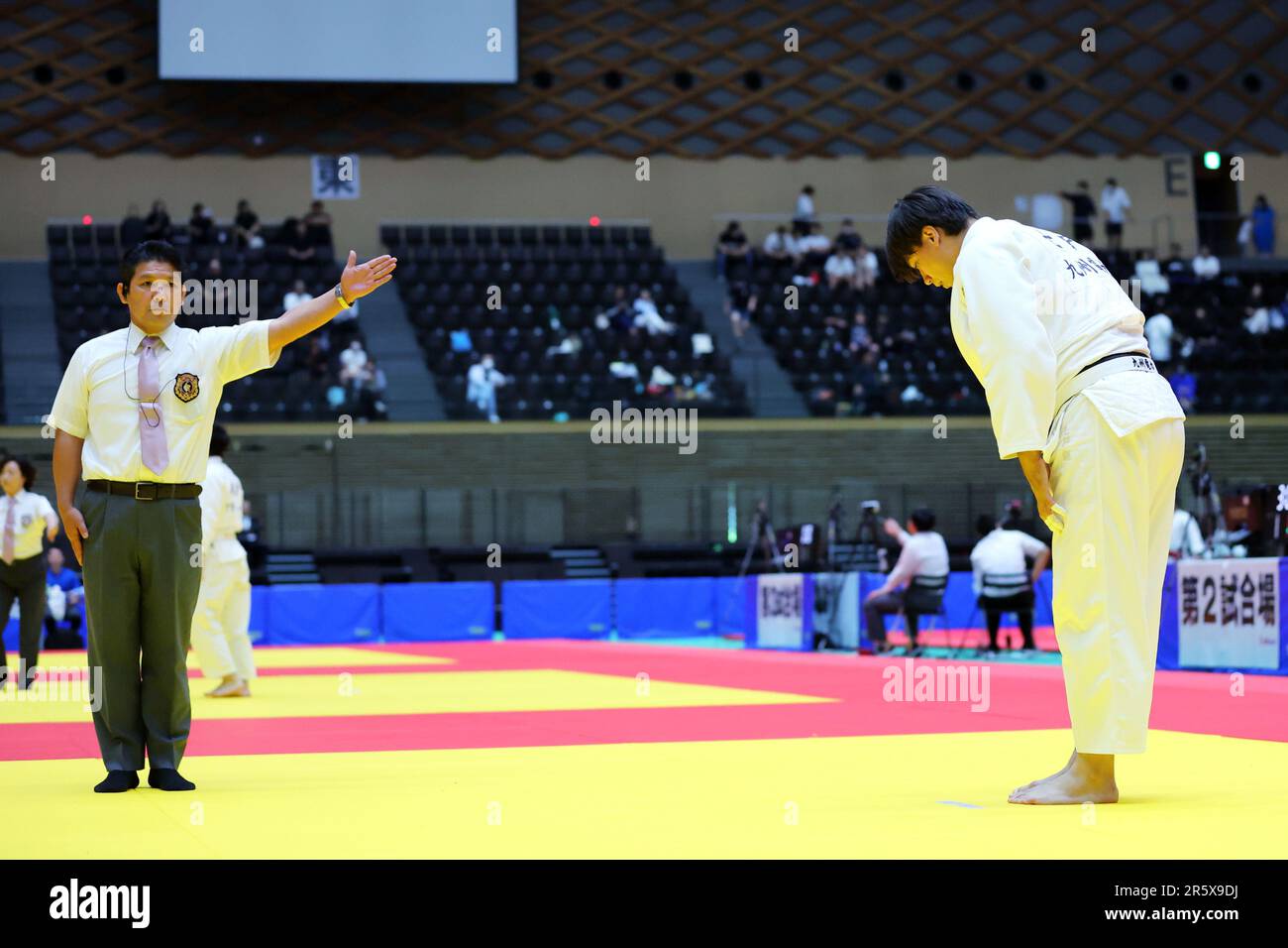 Kazuhide Yamasaki Wins All Japan Businessmen's Judo Championship: JR Kyushu's Champion Alumnus Kazuhide Yamasaki Wins All Japan Businessmen's Judo Championship: JR Kyushu's Champion Alumnus