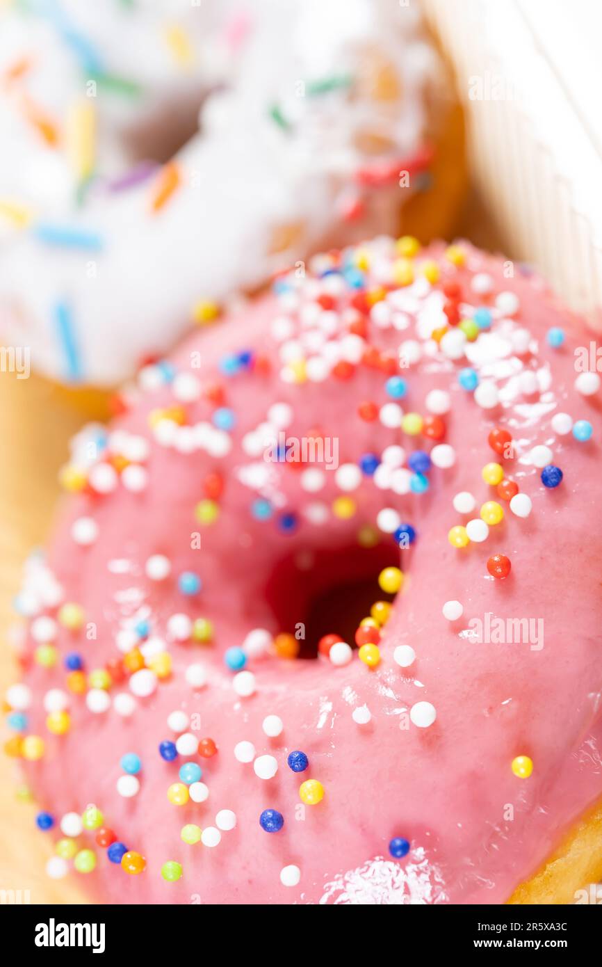 Blickwinkel Süße Donuts vertikale Komposition Stockfoto