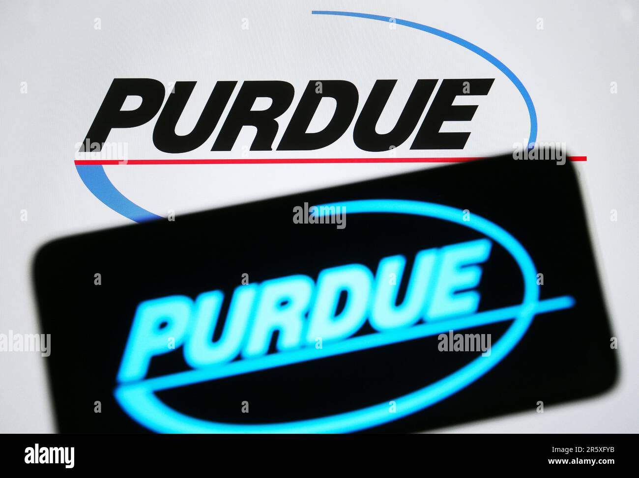 Ukraine. 06. Juni 2023. In dieser Fotoabbildung ist das Purdue Pharma L.P. Logo auf einem Smartphone und einem pc-Bildschirm zu sehen. Kredit: SOPA Images Limited/Alamy Live News Stockfoto