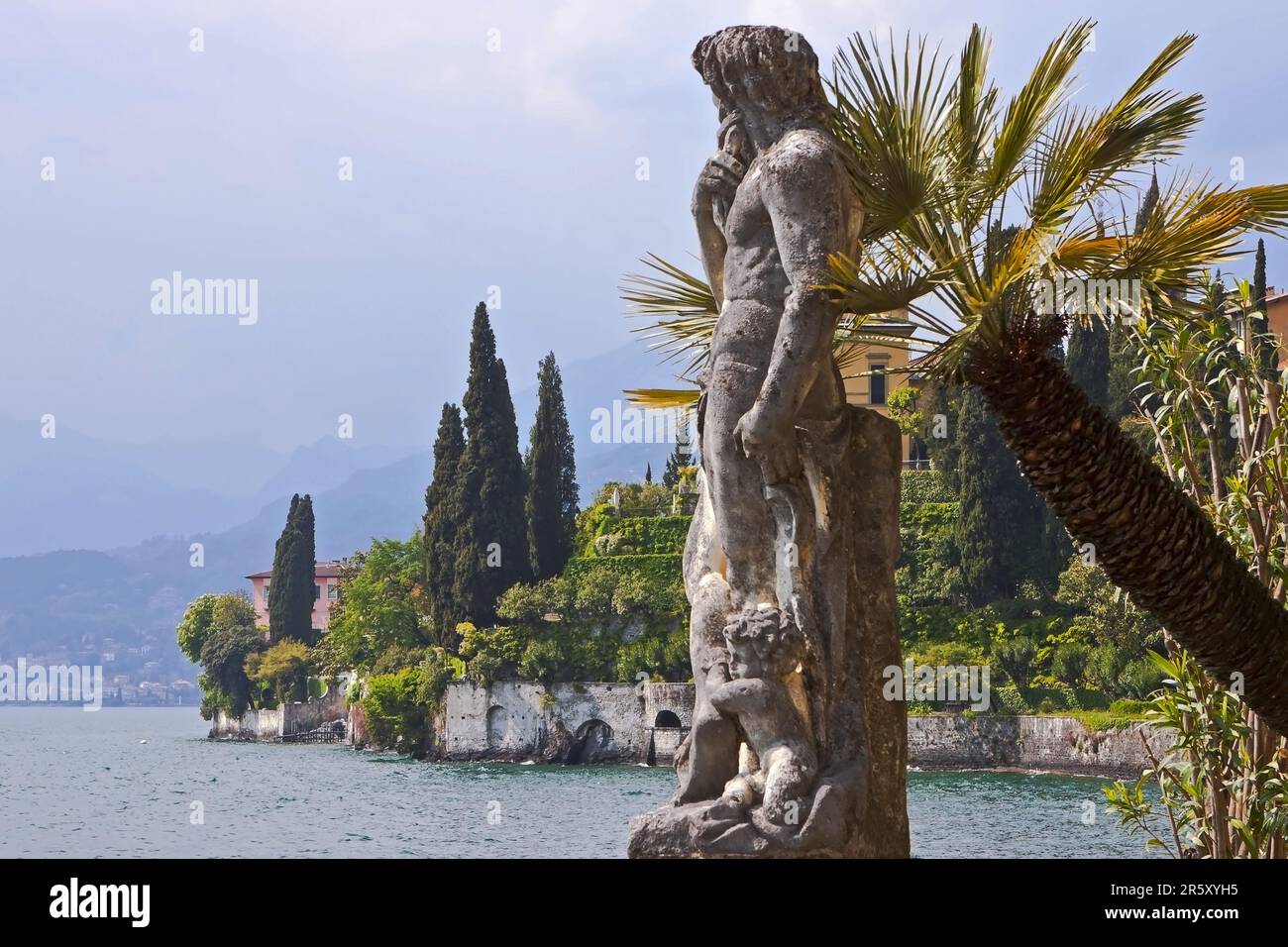 Statue, botanischer Garten, Villa Monastero, Varenna, Comer See, Provinz Lecco, Lombardei, Lago di Como, Italien Stockfoto