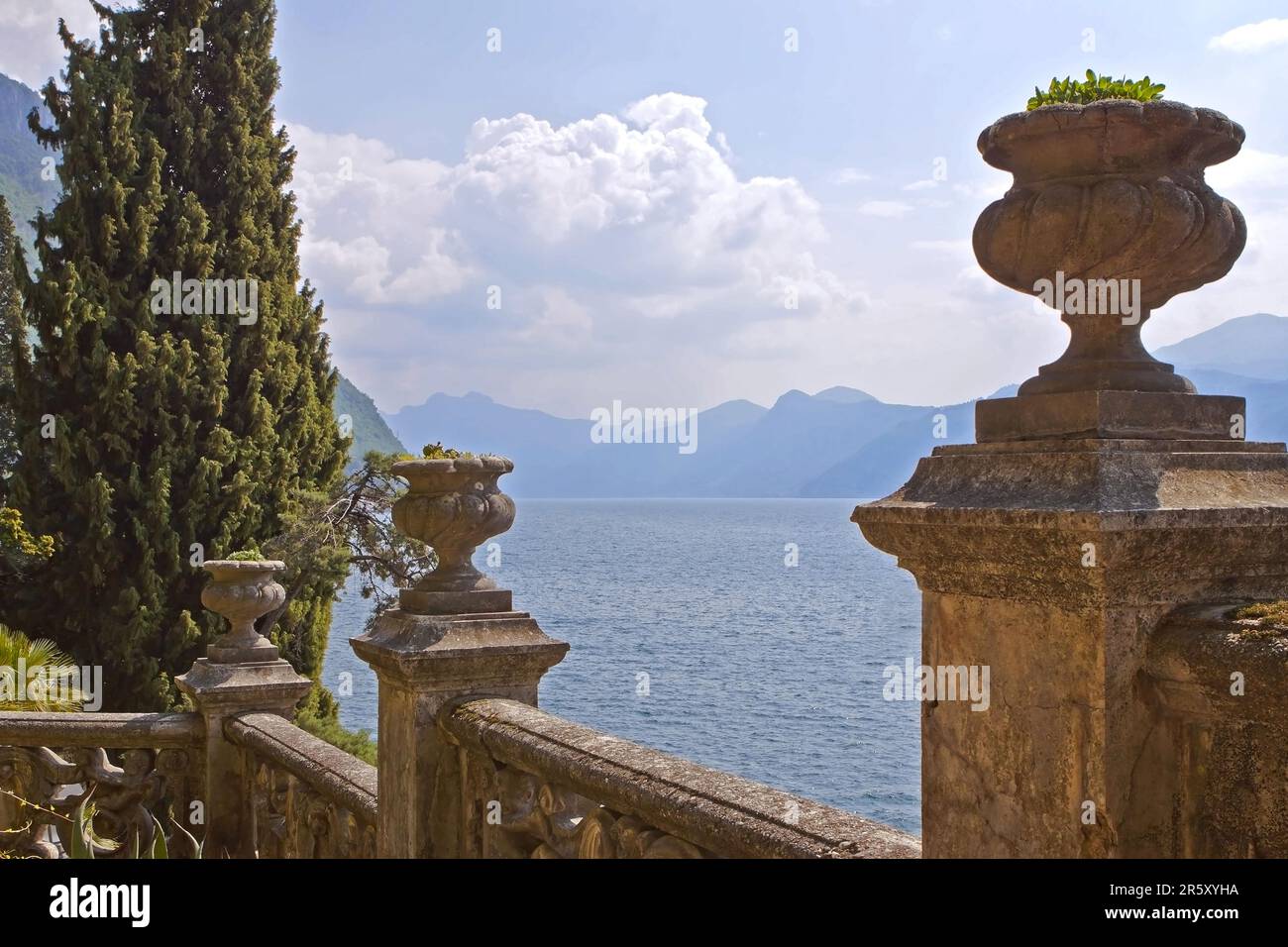 Balustrade, Villa Monastero, Varenna, Comer See, Provinz Lecco, Lombardei, Lago di Como, Geländer, Italien Stockfoto