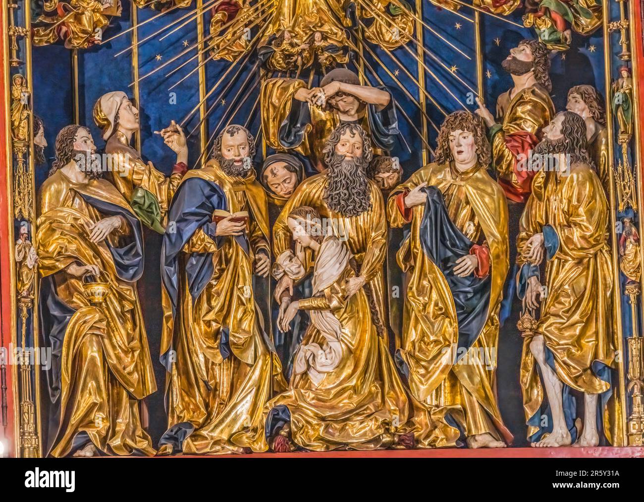 Farbenfrohe Veit Stoss Triptych Marienkirche Krakau Polen. Stoss hat von 1477 bis 1489 Triptych geschnitzt. Stellt die Annahme der Jungfrau Maria und A dar Stockfoto
