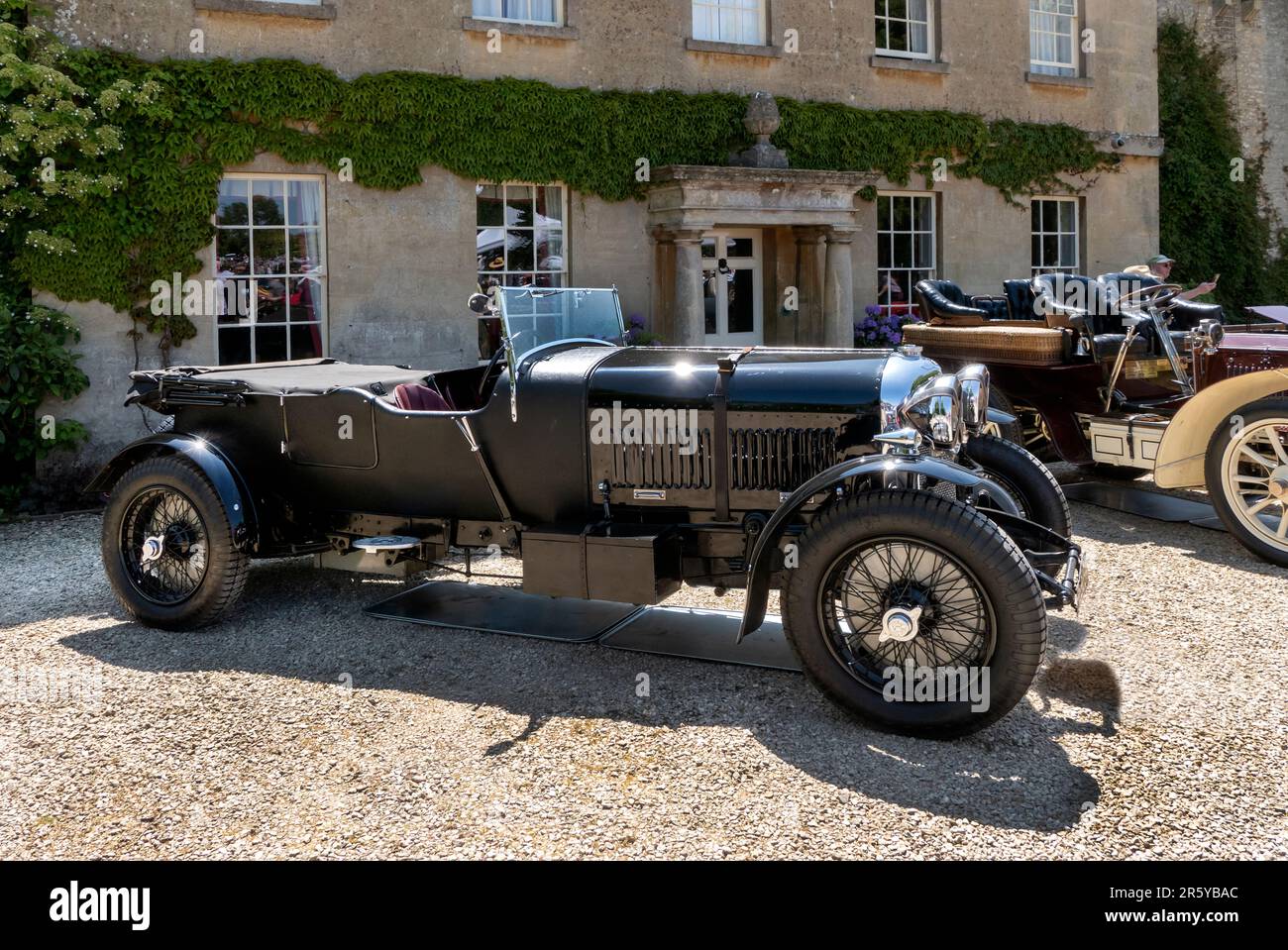 Vintage Bentley bei The Open Day im Middlewick House Gardens Corsham Wiltshire UK Stockfoto
