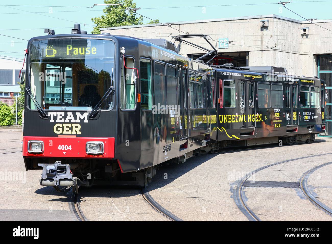 Düsseldorf, Deutschland, 06.06.2023. Düsseldorfer Verkehrsnetz Rheinbahn präsentiert eine Straßenbahn der Marke Invictus Games 2023. Die Spiele finden im September 2023 in der Stadt statt. Kredit: NewsNRW / Alamy Live News Stockfoto