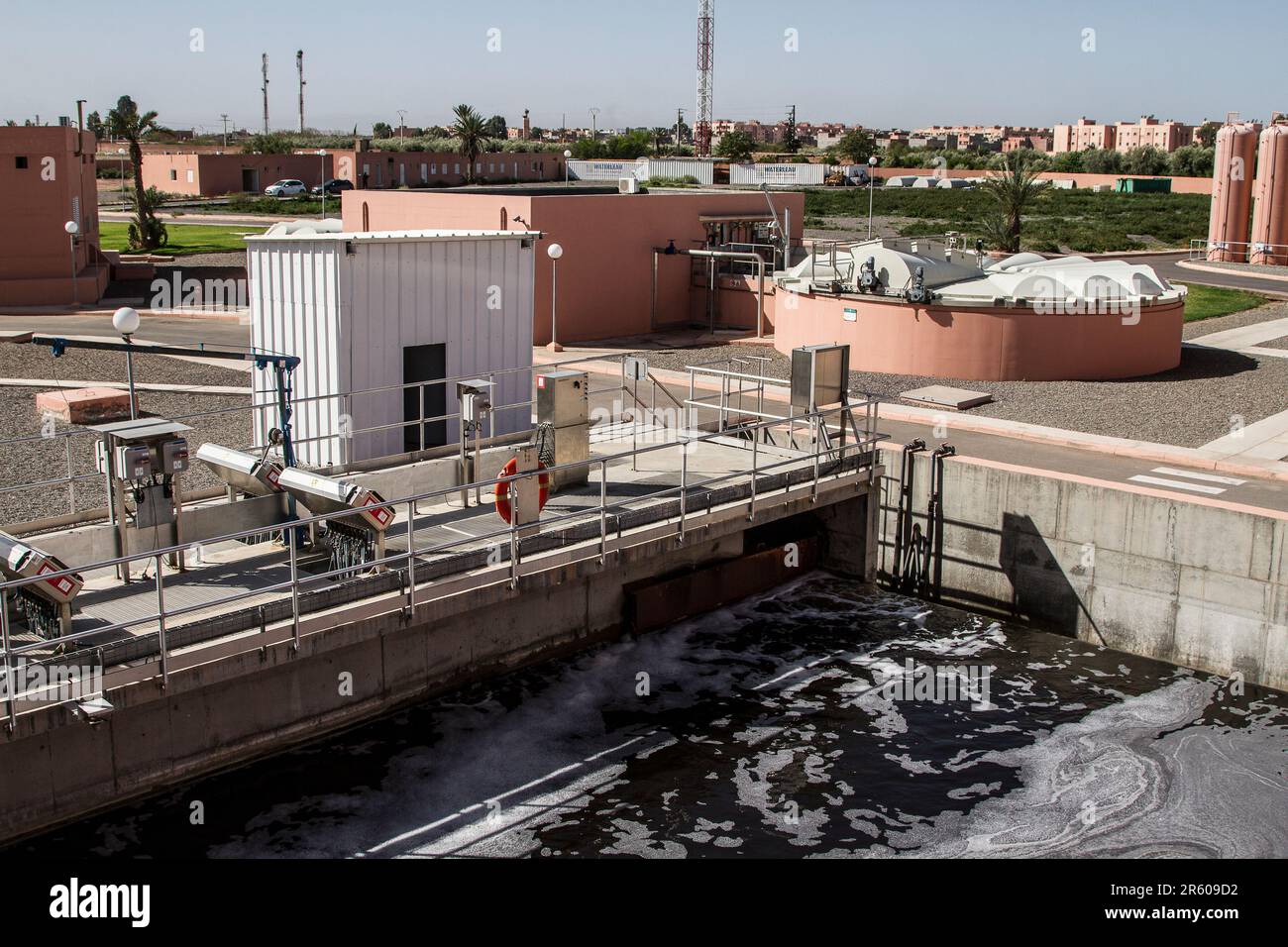 In der Abwasseraufbereitungsanlage Waterleau: Technische Anlagen von Marrakesch Stockfoto