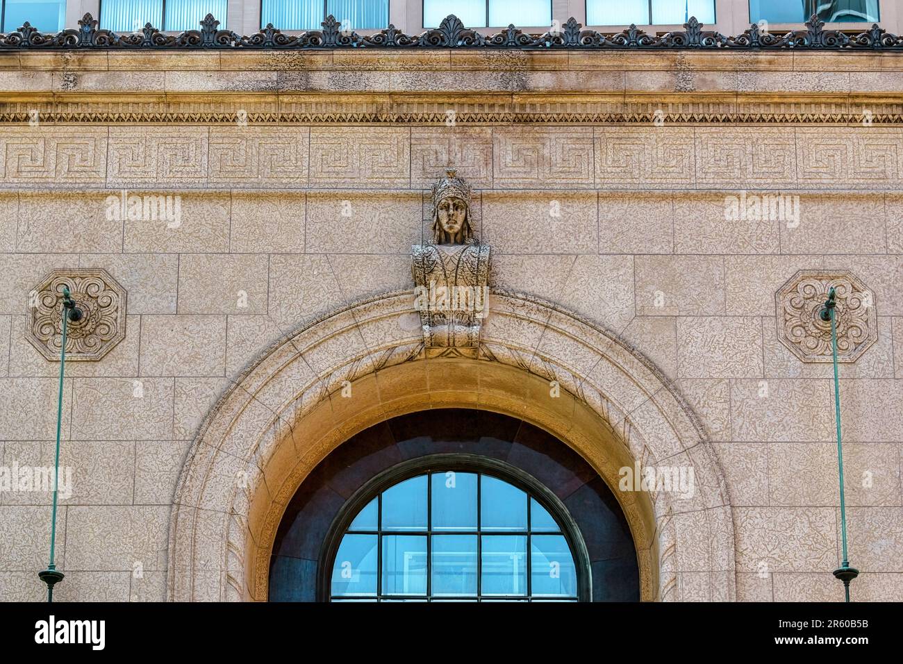 Toronto, Kanada, architektonisches Merkmal des College Park Gebäudes, das ein historisches Wahrzeichen ist, 4. Juni 2023 Stockfoto