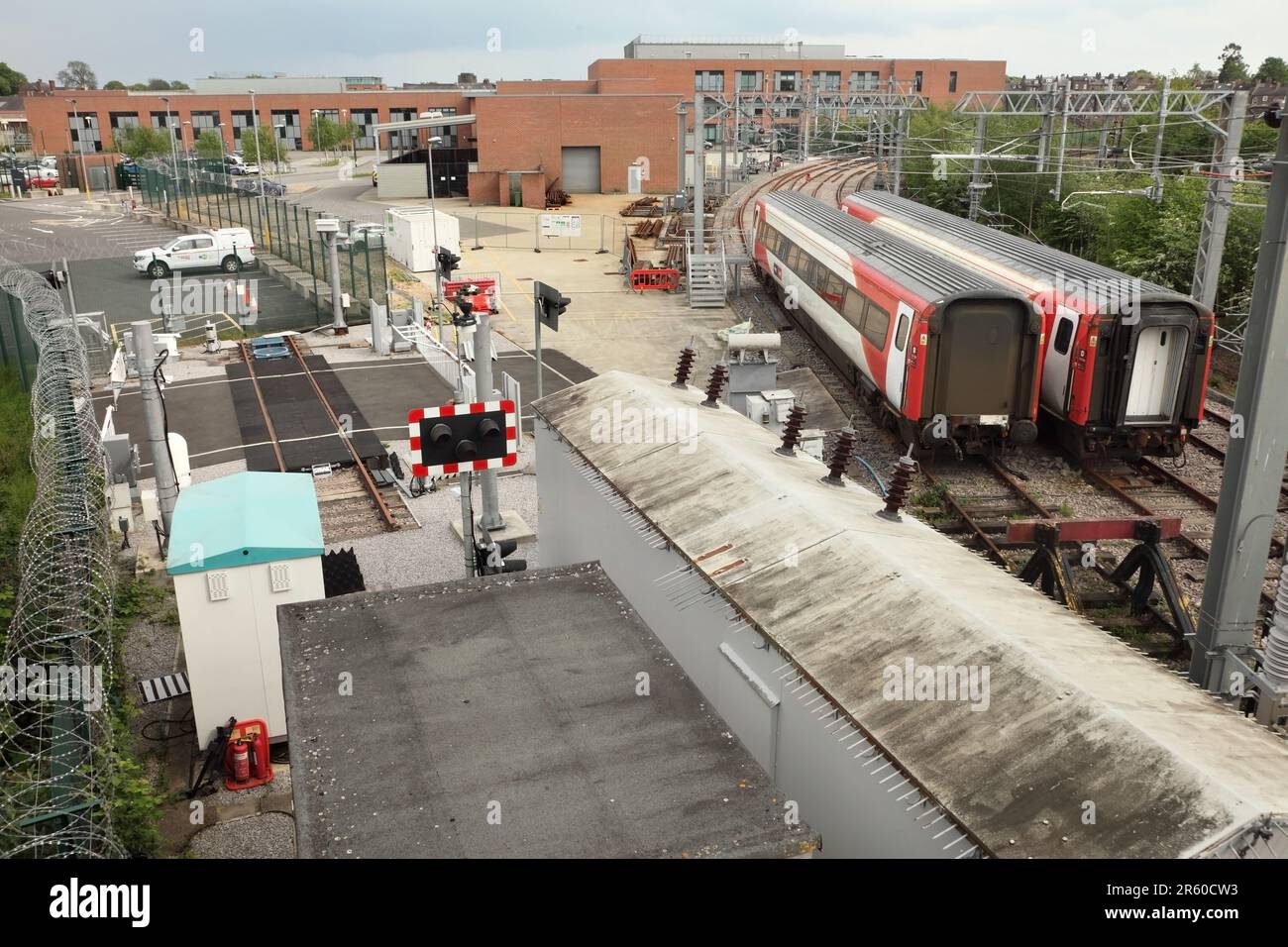 Ehemaliger LNER Mark 4-Reisezugwagen für die Ausbildung auf der Eisenbahnstrecke und Infrastruktur von Network Rail, York, Großbritannien, umgewidmet. Stockfoto