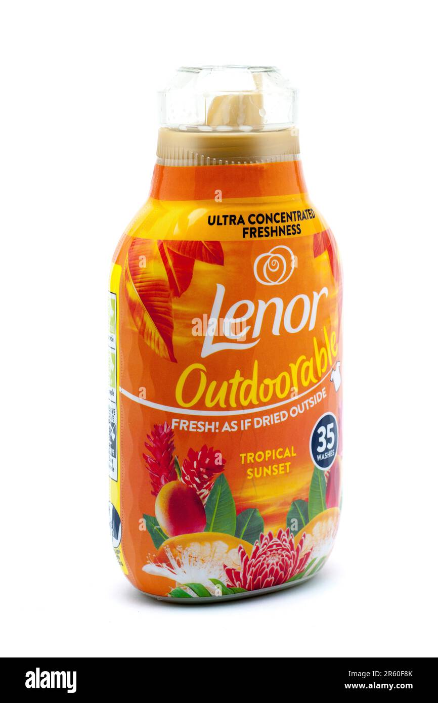 Flasche Lenor Outdoorable Duft Tropical Sunset, 35 Waschgänge Stockfoto